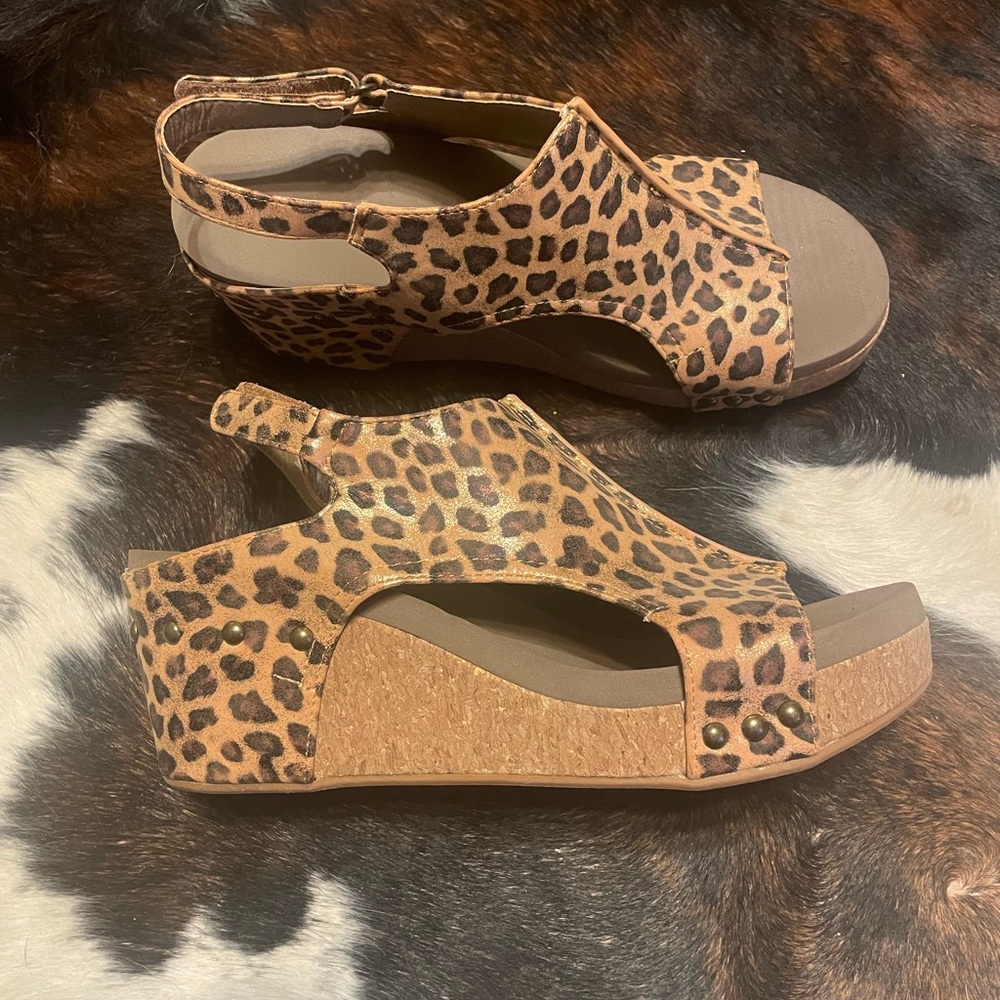 Corky Wedges, size 10, cheetah shimmer
